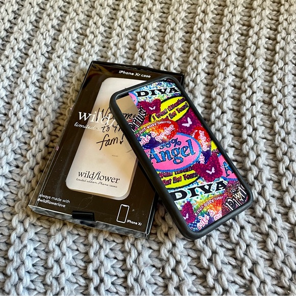 Urban Outfitters Other - NEW! Wildflower Stick Book iPhone Case 🤍
